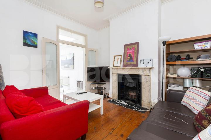 5 double bedrooms 2 bathrooms and garden within a period house  Windsor Road, Holloway